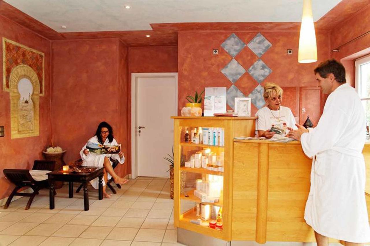 Zedernhof Gesundheits- & Wellnesshotel Stamsried Exterior photo